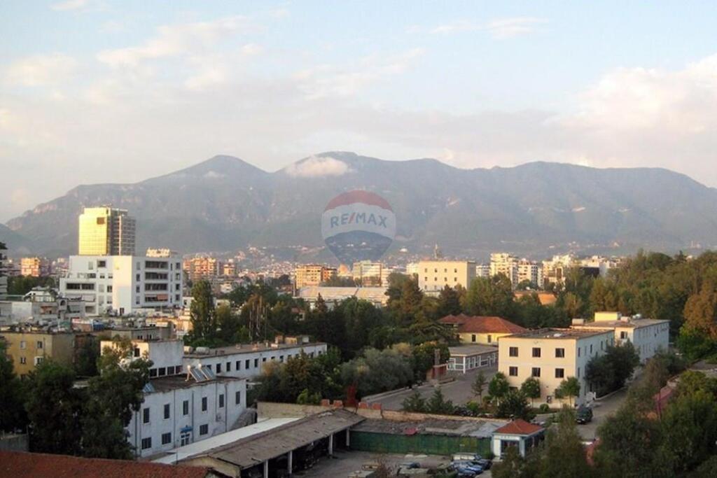 Locale commerciale in vendita a Fresku, Tirana, 67 m². Foto 2 di 2