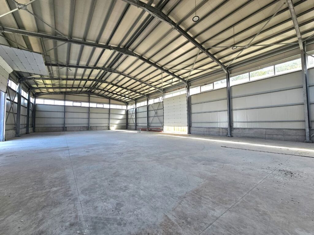 Magazzino in vendita a Vorë, 4.000 m². Foto 2 di 3