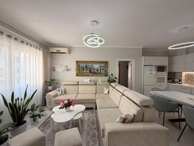 Appartamento 3+1 in vendita a Rruga Loni Ligori. Astir, Tirana, 135 m²