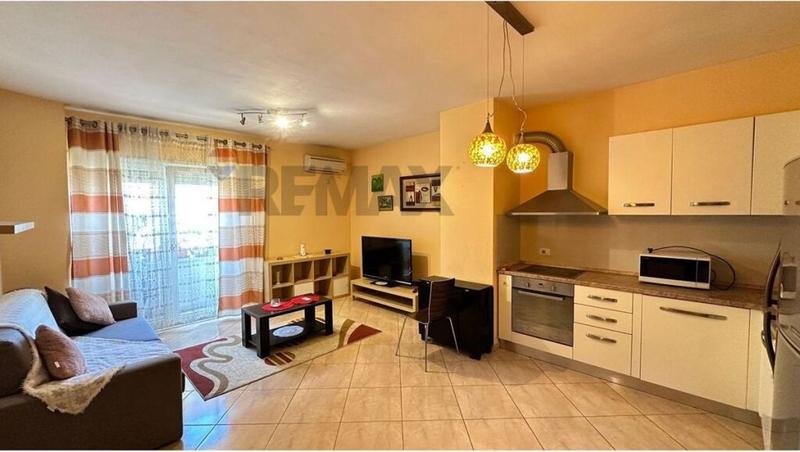 Appartamento 1+1 in affitto a Pazari i Ri, Tirana, 65 m²