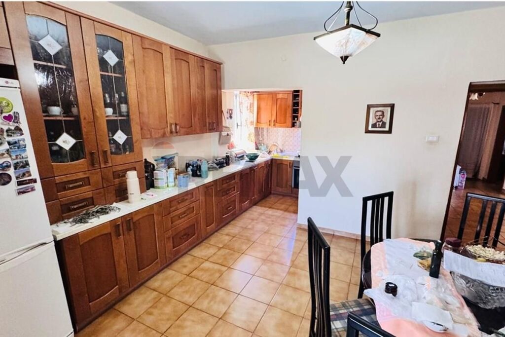 Apartment for sale in Ali Demi, Tirana, 93 m². Photo 2 of 3