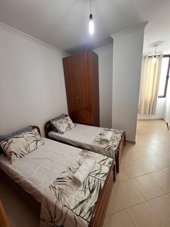 Apartament 2+1 me qera në Vilat Gjermane, Tiranë, 86 m². Foto 2 nga 3