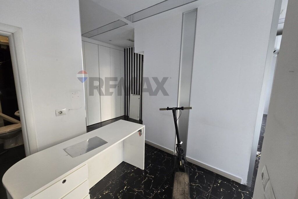Ufficio in affitto a Rruga Mine Peza, Tirana, 44 m². Foto 2 di 3