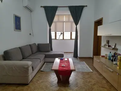 Apartament 1+1 me qera në Blloku, Tiranë, 85 m². Foto 1 nga 6