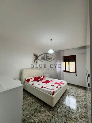 Apartament 3+1 me qera në Tregu i Vogel Industrial, Durrës, 150 m². Foto 4 nga 8