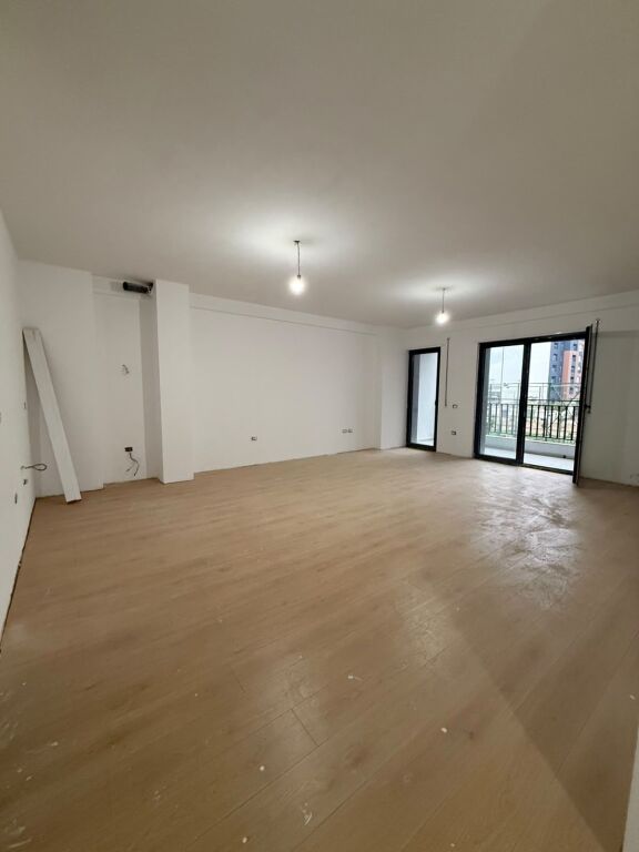 Ufficio in affitto a Jordan Misja, Tirana, 115 m²