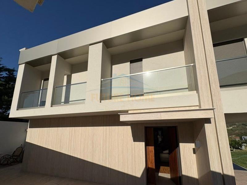 Villa in vendita a Berzhite, Tirana, 350 m²