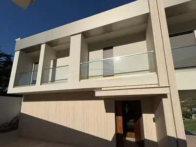 Villa in vendita a Berzhite, Tirana, 350 m². Foto 1 di 9