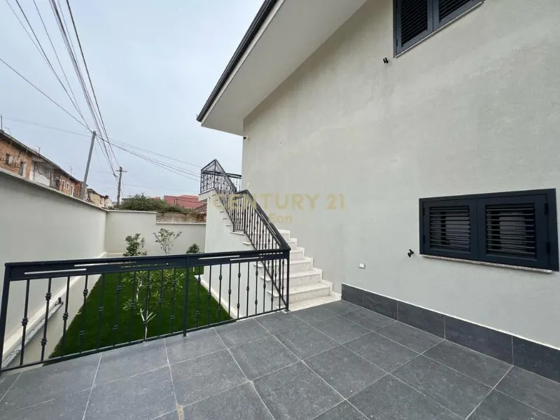 Casa indipendente in vendita a Durazzo, 260 m²