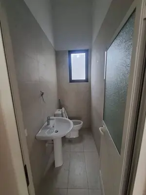 Ambient biznesi me qera në Lagjia 11 rruga Mustafa Veroshi, Durrës, 45 m². Foto 6 nga 6
