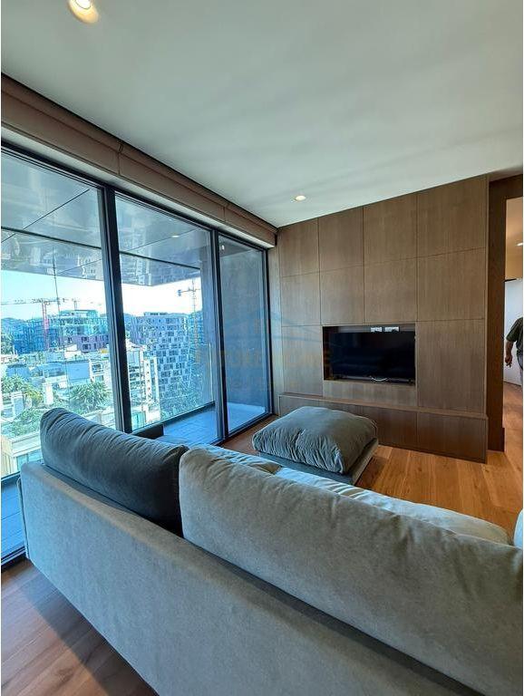Apartment 2+1 for rent in Rruga Faik Konica, Tirana, 116 m²