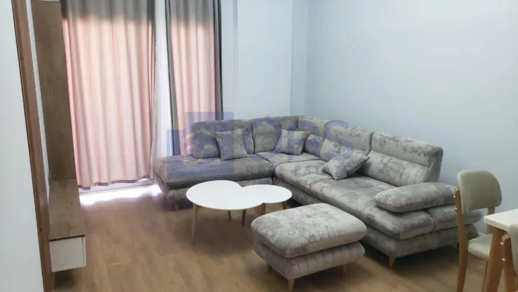 Apartament 1+1 me qera në Astir, Tiranë, 82 m². Foto 1 nga 5