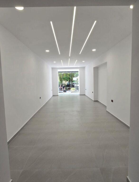 Shop for sale in Bulevardi Bajram Curri, Tirana, 52 m²