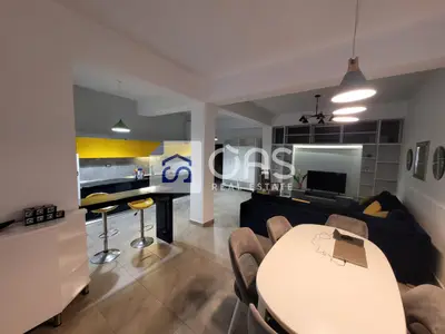 Apartament 2+1 me qera në Pazari i Ri, Tiranë, 90 m². Foto 2 nga 4