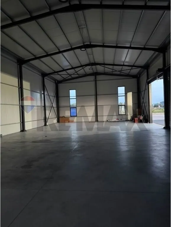 Warehouse for rent in Fushe Preze, Tirana, 1,000 m². Photo 1 of 3