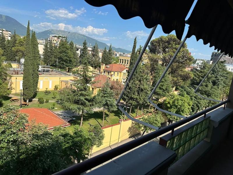 Zyrë me qera në Rruga e Elbasanit, Tiranë, 160 m²