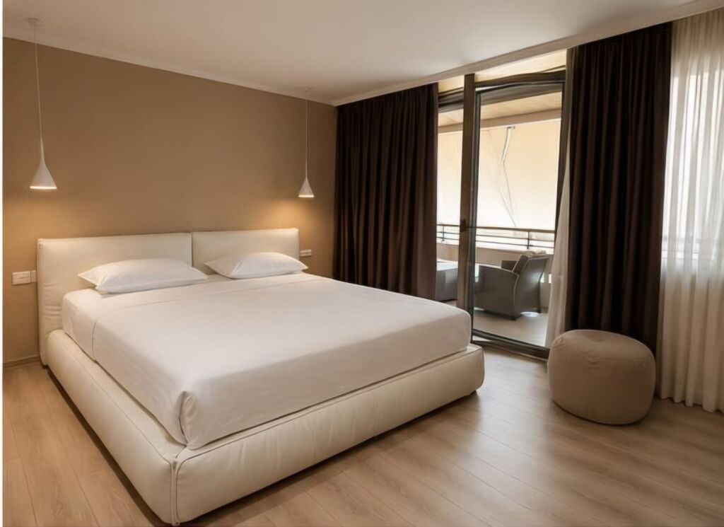 Apartment 3+1 for rent in Kompleksi Nobis, Tirana, 135 m². Photo 2 of 3