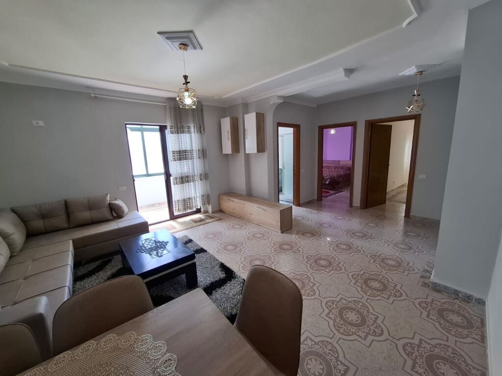 Apartament 2+1 me qera në Tregu i Përditshëm i Fruta Perimeve, Durrës, 90 m². Foto 1 nga 9