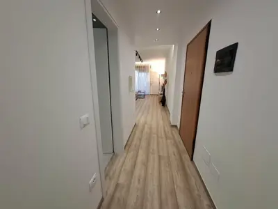 Apartament 1+1 me qera në Rruga Mujo Ulqinaku, Durrës, 80 m². Foto 5 nga 6