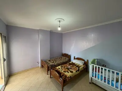 Apartament 2+1 me qera në Terminali i Autobusëve të Jugut & Veriut, Tiranë, 110 m². Foto 5 nga 8
