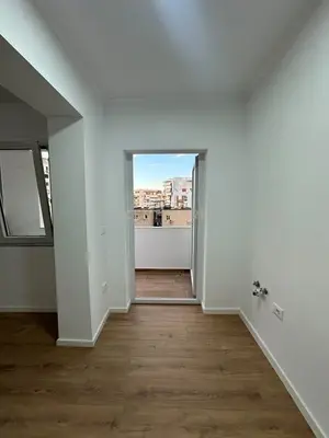 Apartament 1+1 në shitje në Tregu Elektrik, Tiranë, 63 m². Foto 5 nga 8