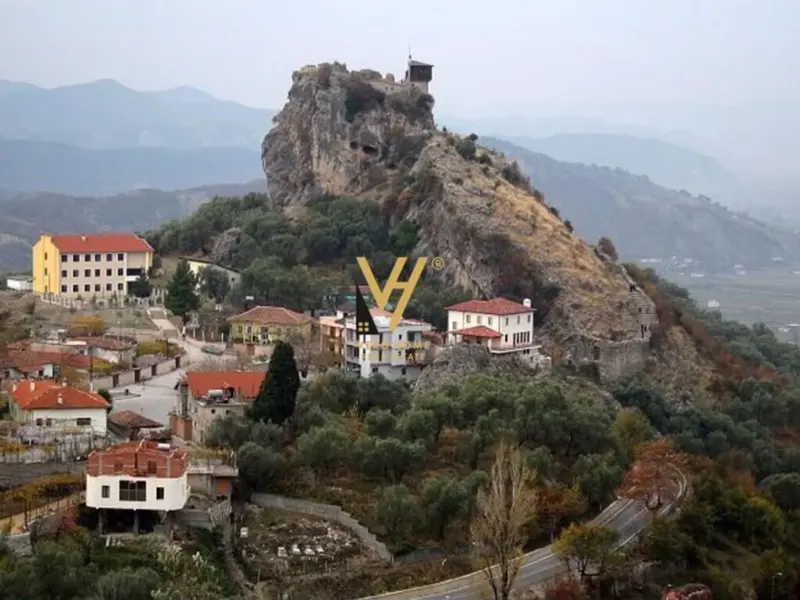 Terreno in vendita a Petrelë, Tirana, 200 m²