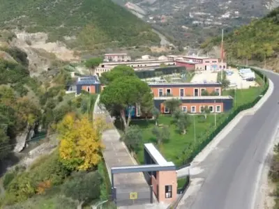 Warehouse for rent in Tufinë, Tirana, 414 m². Photo 2 of 2