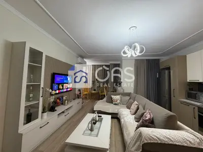 Apartament 3+1 me qera në Blloku, Tiranë, 92 m². Foto 1 nga 7