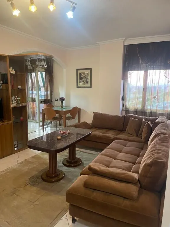 Apartament 2+1 me qera në Stacioni i Trenit, Tiranë, 96 m². Foto 1 nga 7