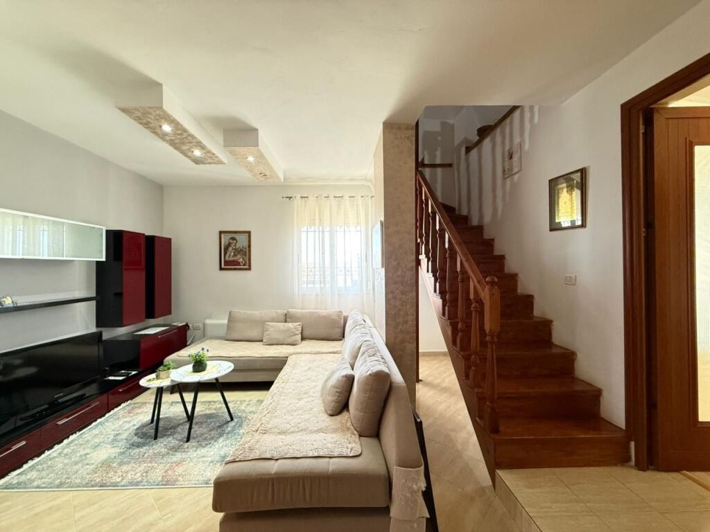 Dupleks në shitje në Fresku, Tiranë, 373 m². Foto 1 nga 3