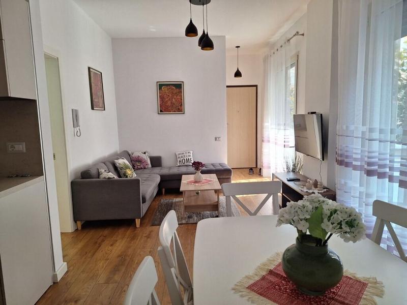 Apartament 2+1 me qera në Rruga Elbasanit, Tiranë, 80 m²