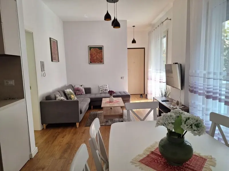 Appartamento 2+1 in affitto a Rruga Elbasanit, Tirana, 80 m²