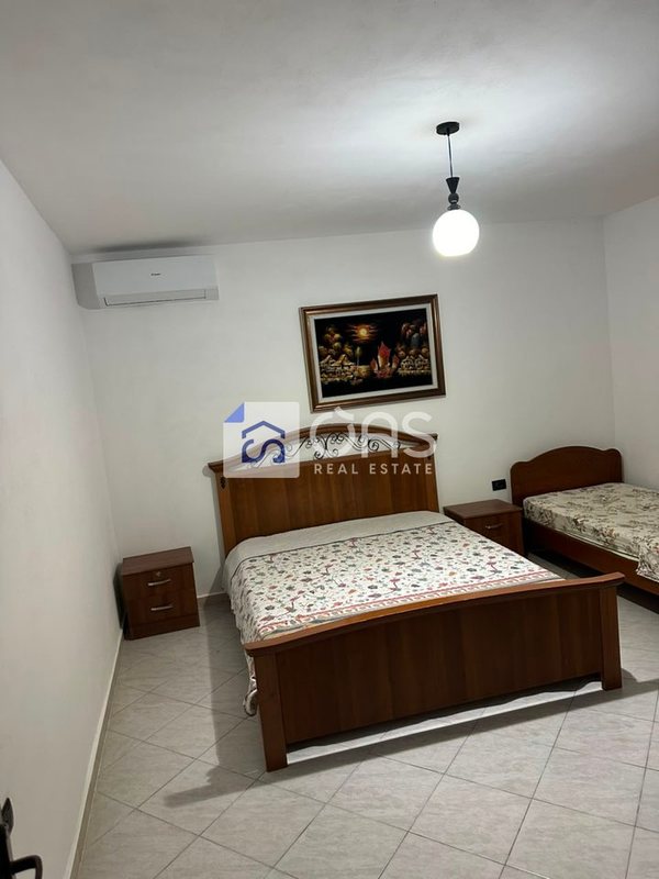 Apartament 1+1 me qera në Komuna e Parisit, Tiranë, 78 m²