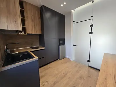 Ufficio in affitto a Rruga e Barrikadave, Tirana, 143 m². Foto 6 di 9