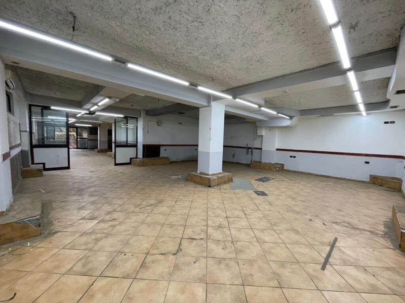 Locale commerciale in affitto a Brryli, Tirana, 100 m²