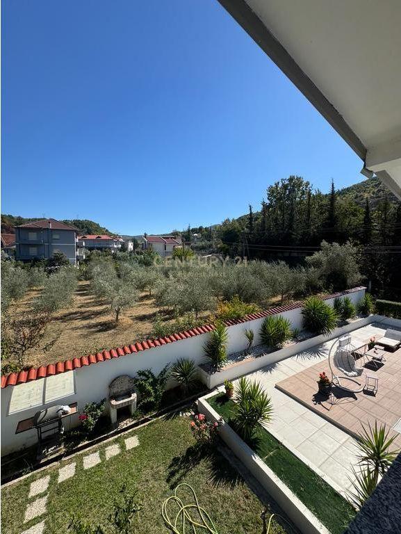 Vilë në shitje në Ibë e Poshtme, Tiranë, 340 m². Foto 2 nga 8