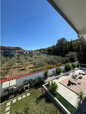 Villa for sale in Ibë, Tirana, 340 m². Photo 2 of 8
