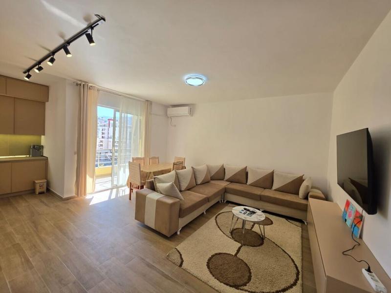 Apartament me qera në Rr. Gjergj Arianiti, Vlorë, 100 m². Foto 2 nga 9
