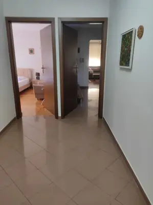 Apartament 2+1 me qera në Stadiumi Dinamo, Tiranë, 120 m². Foto 5 nga 6