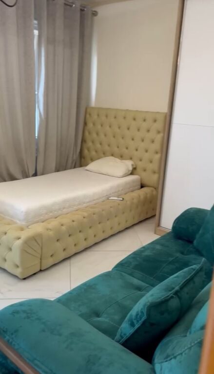 Garsoniere me qera në Rruga Dr. Shefqet Ndroqi, Tiranë, 36 m². Foto 1 nga 9