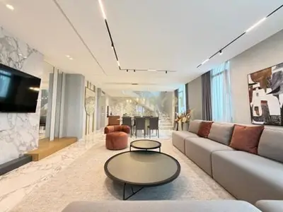 Duplex for sale in Square 21, Tirana, 221 m². Photo 1 of 3