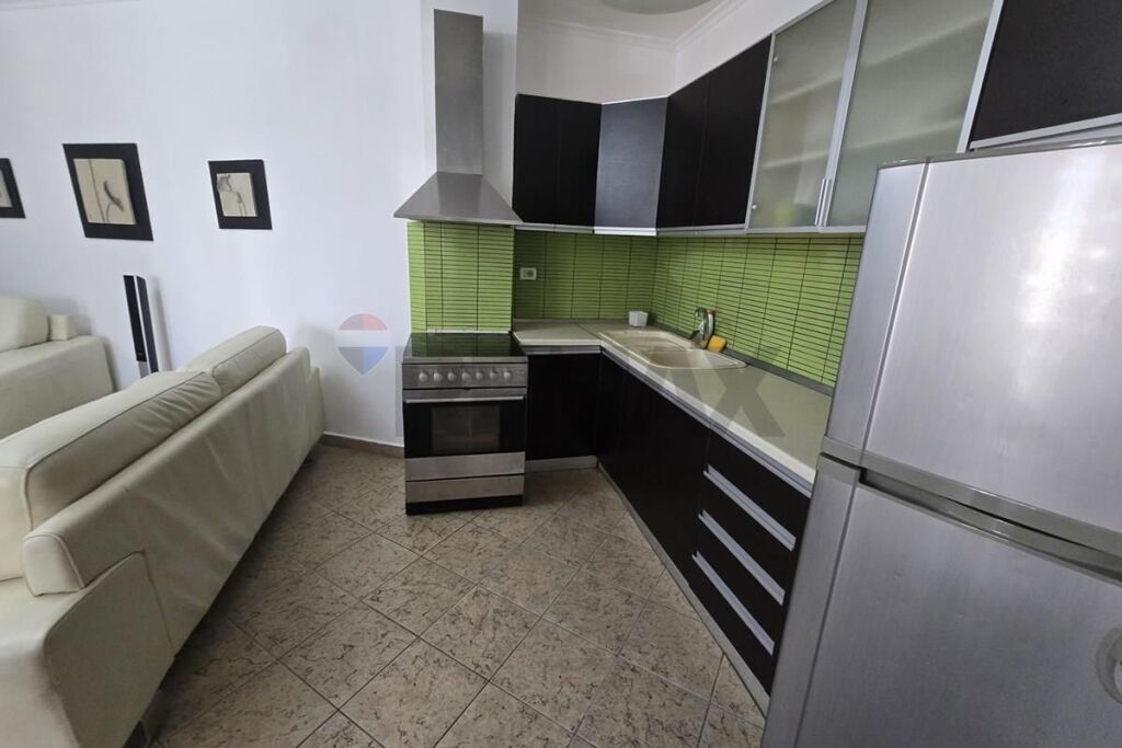 Appartamento in affitto a Rruga e Barrikadave, Tirana, 99 m². Foto 2 di 3