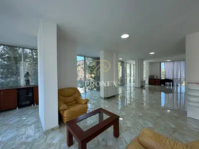 Ambient biznesi me qera në Rruga Hysen Kertusha, Durrës, 146 m². Foto 4 nga 12