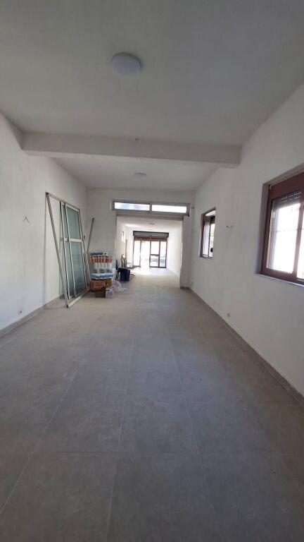 Locale commerciale in affitto a Rruga Aleksander Goga, Durazzo, 130 m²