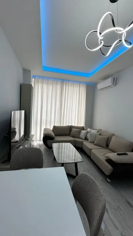 Apartament 1+1 me qera në Rruga Riza Cerova, Tiranë, 60 m². Foto 1 nga 6