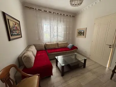 Apartament 2+1 me qera në Rruga Him Kolli, Tiranë, 98 m². Foto 2 nga 9