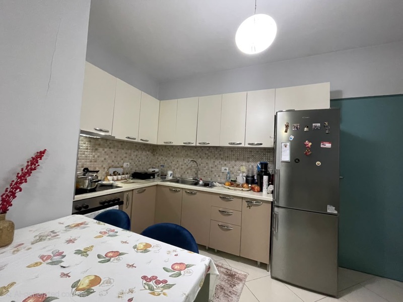 Apartment 1+1 for rent in 21 Dhjetori, Tirana, 85 m². Photo 2 of 4