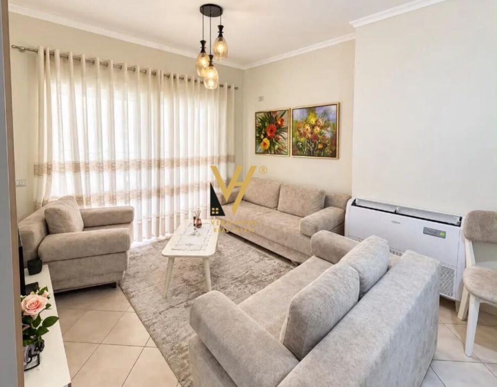 Apartament 2+1 me qera në Komuna e Parisit, Tiranë, 95 m². Foto 1 nga 3