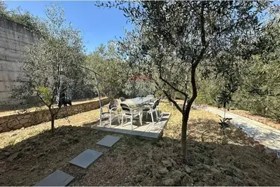 Vilë me qera në Dobresh, Tiranë, 156 m². Foto 2 nga 3