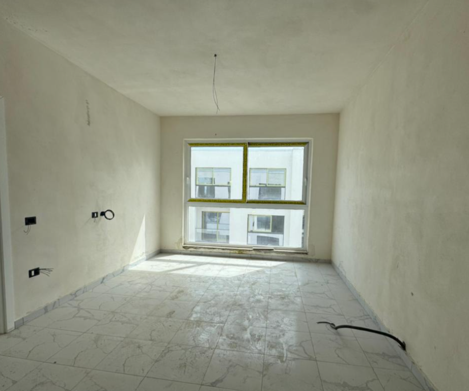 Apartment 1+1 for sale in Mali i Robit, Golem, 56 m². Photo 2 of 3